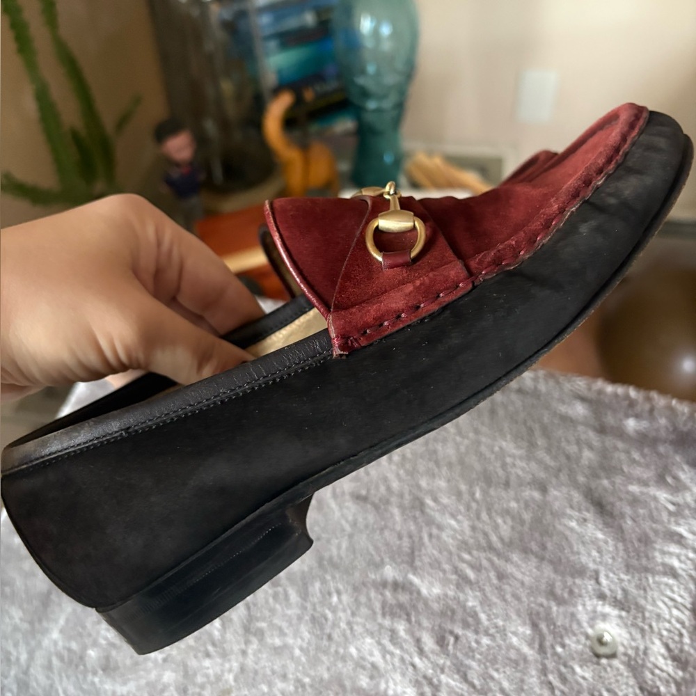 Vintage Gucci loafers burgundy and black two tone with gold tone horsebit - Picture 5 of 12